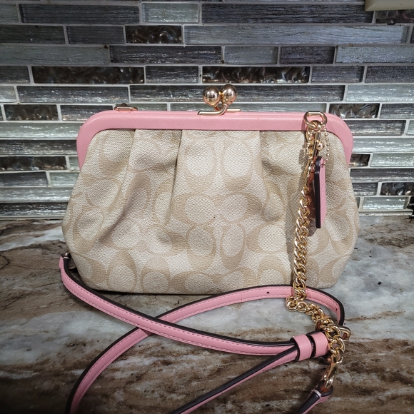 Coach Kiss lock Crossbody - Picture 2 of 6